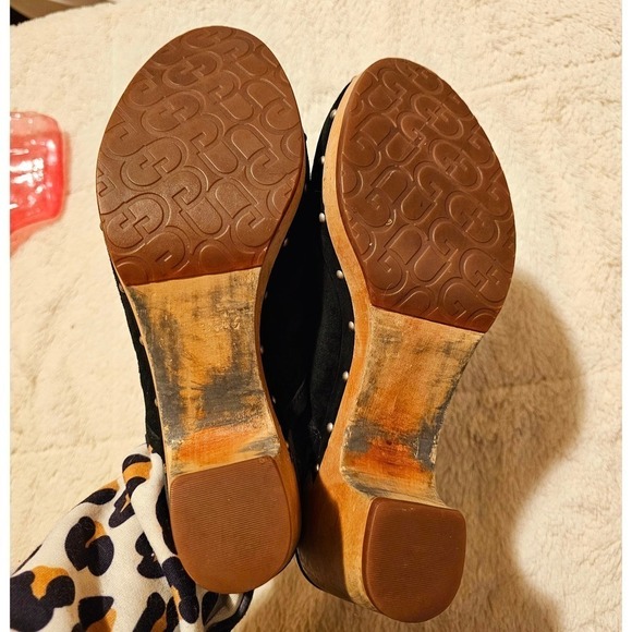 UGG black Suede Sz.9. UK7.5. ER.40. Mules. Wooden Heals. Slipon. Comfy. Leather - Picture 3 of 14